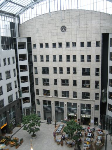 Mercure Hotel Berlin City Ost, Deutschland, Blick von der 6. Etage in das Atrium