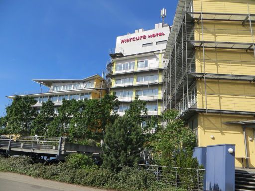 Mercure Hotel Bensheim (geschlossen), Deutschland, Außenansicht von der Bahnstrecke