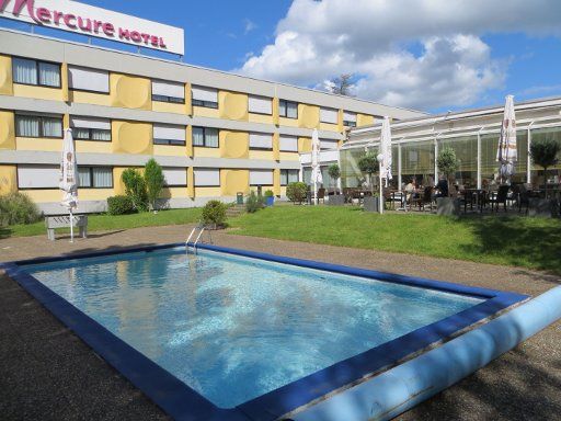 Mercure Hotel Saarbrücken Süd, Deutschland, Innenhof mit Schwimmbecken