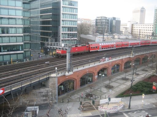 Motel One Hotel Berlin Ku’Damm, Berlin, Deutschland, Ausblick auf die Bahnstrecke