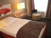 Ramada Hotel Frankfurt Messe, Deutschland, Zimmer 820 mit zwei Einzelbetten