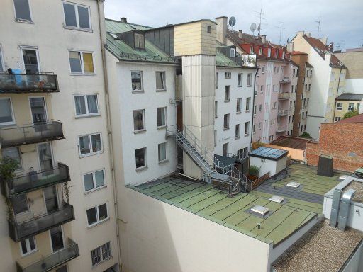 H+ Hotel München (ehemals Treff Hotel München City Centre), Deutschland, Zimmer 407 Ausblick in den Innenhof