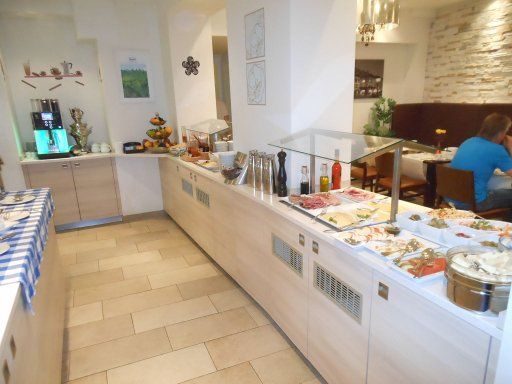 H+ Hotel München (ehemals Treff Hotel München City Centre), Deutschland, nur ein Teil vom Frühstücksbuffet