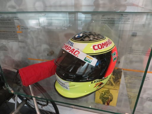 Deutsches Sport & Olympia Museum, Köln, Deutschland, Formel 1 Helm von Ralf Schumacher 2000