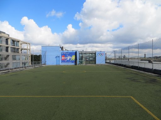 Deutsches Sport & Olympia Museum, Köln, Deutschland, Fußballplatz auf dem Dach