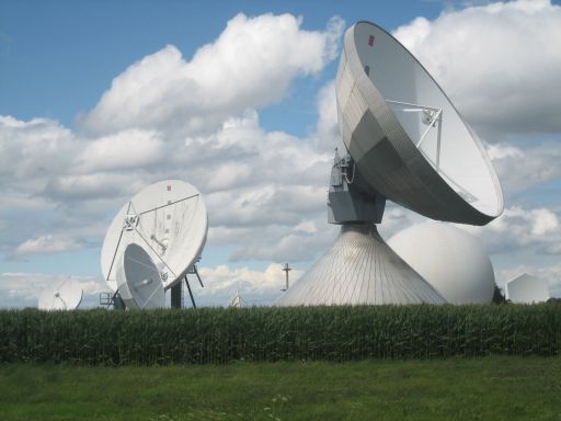 Erdfunkstelle Raisting, Bayern, Deutschland, Antennen