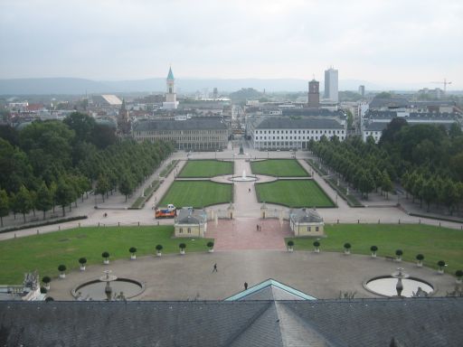 Karlsruhe, Deutschland, Blick vom Schlossturm Richtung Marktplatz