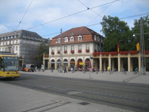 Karlsruhe, Deutschland, Tourist Information am Bahnhofplatz