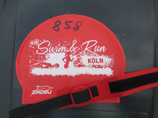 Swim & Run K&ouml;ln 2026 , Freiwasserschwimmen 2 km, K&ouml;ln, Deutschland, Starterpaket mit Badekappe und Chip Zeitmessung