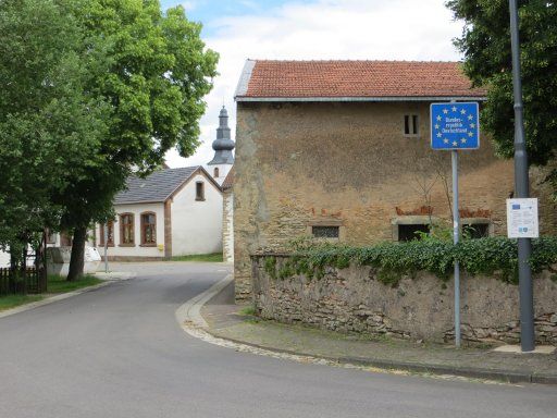 Leidingen, Deutschland und Leiding Frankreich, Kreuzung an der Rue de la Frontière