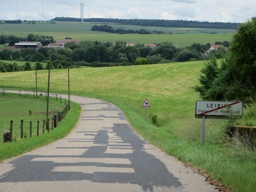 Leidingen, Deutschland und Leiding Frankreich, Ortsausgang Leiding, Frankreich Richtung Schrecklingen