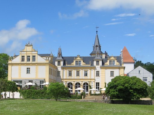 Liebenberg, Deutschland, Schloss & Gut Liebenberg Köhlerfest, Ansicht Hauptgebäude