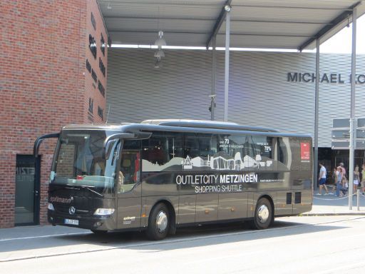 Metzingen, Deutschland, Outletcity, Shuttle Bus