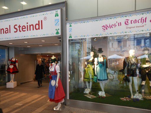 Einkaufen, München, Deutschland, Wies’n Tracht & mehr in der Neuhauserstraße