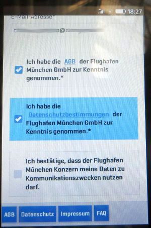 München, Deutschland, Flughafen MUC Airport, Registrierung für kostenloses WLAN auf einem Smartphone ZTE Open C mit Firefox Beriebssystem