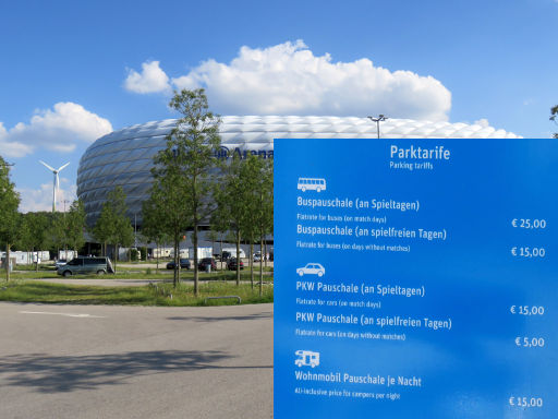 Allianz Arena, München, Deutschland, Einfahrt Parkplatz im Juli 2018
