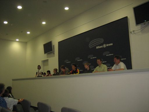 Allianz Arena, München, Deutschland, Pressekonferenz der Tour Teilnehmer