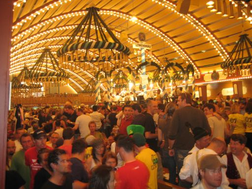 München, Deutschland, Oktoberfest 2007, Löwenbräu Festzelt