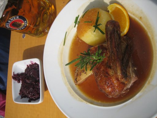 München, Deutschland, Oktoberfest 2011, 1/4 Ente Winzerer Fähndl