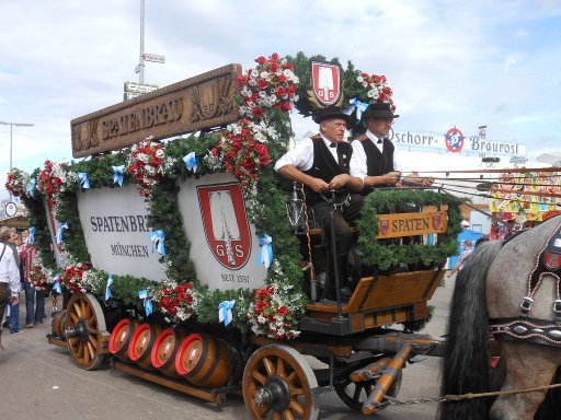 München, Deutschland, Oktoberfest 2012, Spatenbräu Pferdegespann mit Bierwagen