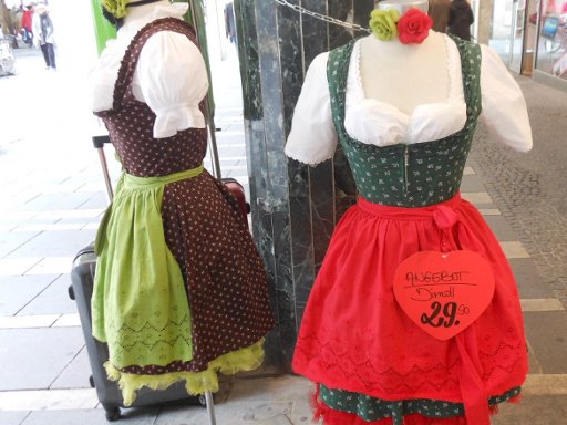 München, Deutschland, Oktoberfest 2012, Tracht Angebote 29,90 €