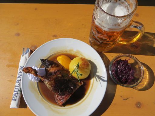 München, Deutschland, Oktoberfest 2015, 1/4 Bauern Ente, Apfelblaukraut und Kartoffelknödel