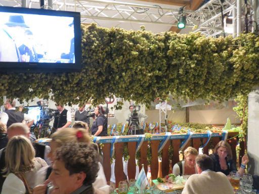 München, Deutschland, Oktoberfest 2016, münchen.tv Live aus dem Hofbräu Festzelt