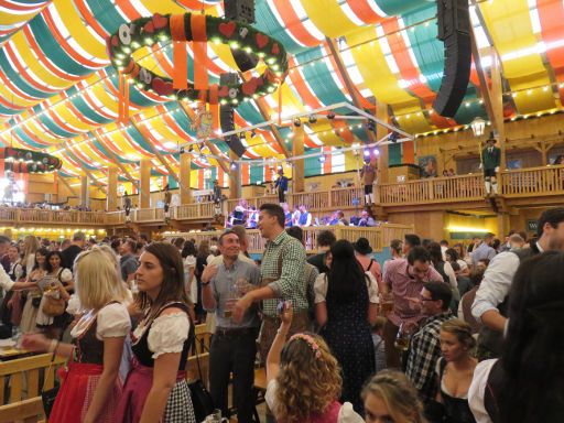 München, Deutschland, Oktoberfest 2017, Schützen Festzelt am Nachmittag