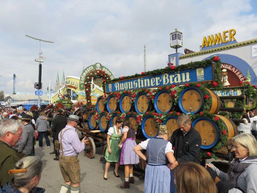 München, Deutschland, Oktoberfest 2017, Pferdefuhrwerk Augustiner Bräu