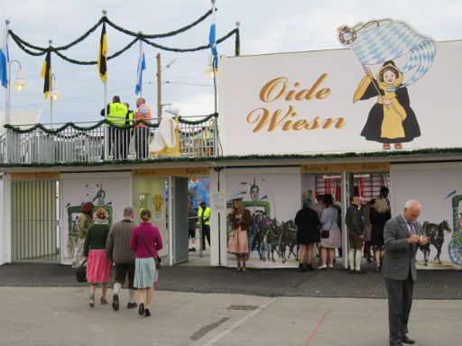 München, Deutschland, Oktoberfest 2017, Eingang zur Oide Wiesn