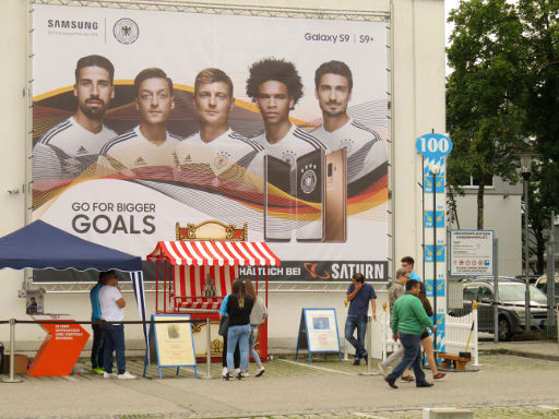 Olympia Einkaufszentrum, Amoklauf Gedenkstätte, München, Deutschland, SATURN München OEZ mit Sonderaktion im Juli 2018