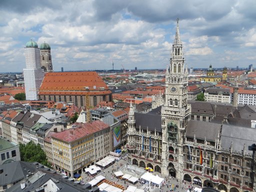 Sankt Peter Kirche, München, Deutschland, Ausblick auf das Rathaus Marienplatz