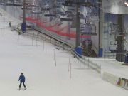 allrounder Jever Fun Skihalle, Neuss, Deutschland, Blick auf die Piste mit abgesteckter Slalomstrecke