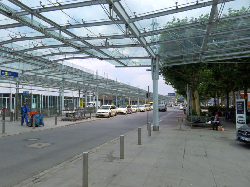 Nürnberg, Deutschland, Flughafen NUE Airport, Terminal Ankunft und Abflug Ansicht von außen