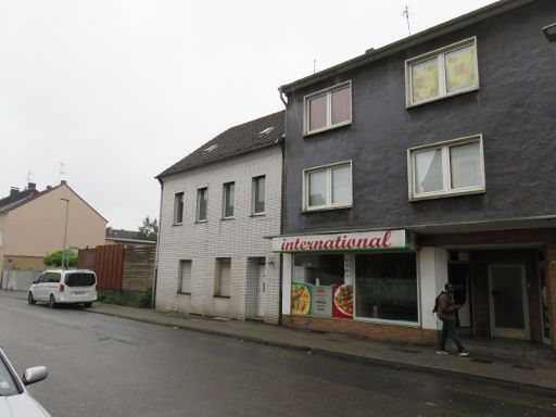 Oberhausen, Deutschland, typische Straße in einer Wohnsiedlung