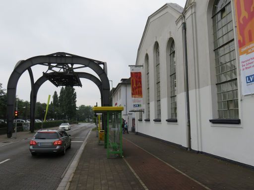 Oberhausen, Deutschland, Stahlkonstruktion Wuppertaler Schwebebahn vor der ehemaligen Zinkfabrik Altenberg