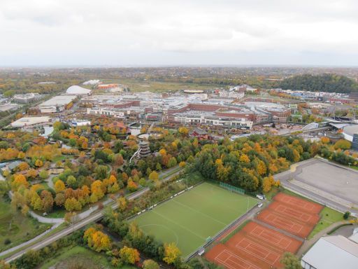 Gasometer, Oberhausen, Deutschland, Blick auf den Abenteuer Park und das CentrO