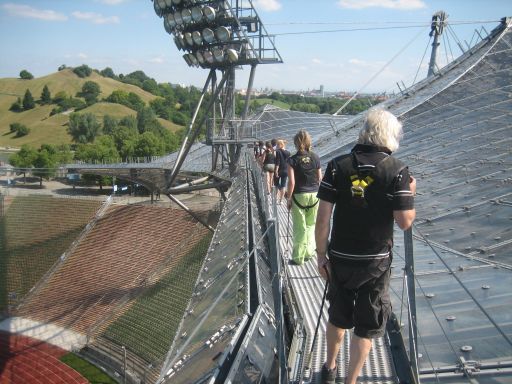 Olympiapark, München, Deutschland, Zeltdach Tour Gruppe