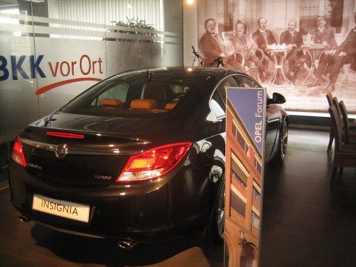 OPEL Forum, Rüsselsheim, Deutschland, Insignia in der Ausstellung