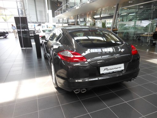 Porsche® Museum und Werkbesichtigung Stuttgart Zuffenhausen, Panamera 4S Neufahrzeug