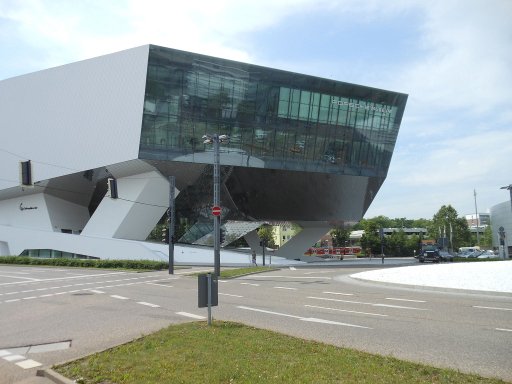 Porsche® Museum und Werkbesichtigung Stuttgart Zuffenhausen, Museum Außenansicht