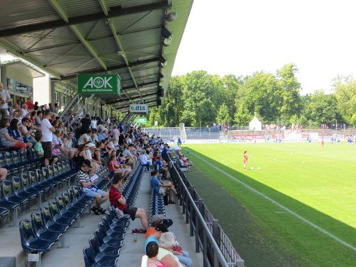 Karl Liebknecht Stadion, Potsdam, Babelsberg, Deutschland, Tribüne A, B, C ... mit überdachten Sitzplätzen