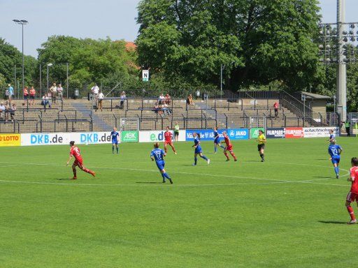 Karl Liebknecht Stadion, Potsdam, Babelsberg, Deutschland, Spielfeld und Stehplätze