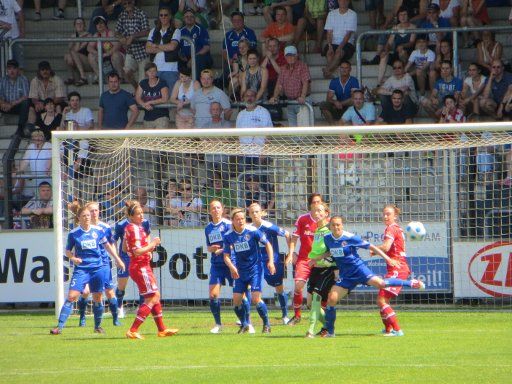 Karl Liebknecht Stadion, Potsdam, Babelsberg, Deutschland, Strafraum 1. FFC Turbine Potsdam in der ersten Halbzeit vor Block O