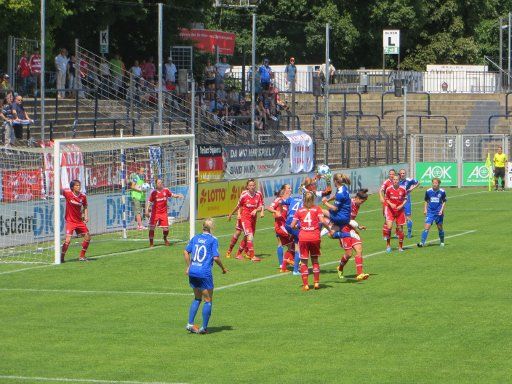 Karl Liebknecht Stadion, Potsdam, Babelsberg, Deutschland, Strafraum FC Bayern München in der ersten Halbzeit vor Block J