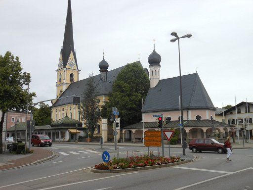 Prien am Chiemsee, Deutschland, Pfarrkirche Mariä Himmelfahrt und Taufkapelle St. Johannes