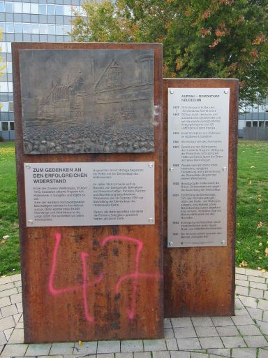 Gedenkstätte KZ Drütte, Reichswerke AG Hermann Göring, Salzgitter Watenstedt, Deutschland, Gedenktafel zur Demontage am Rathaus, Joachim-Campe-Straße 6-8, 38226 Salzgitter