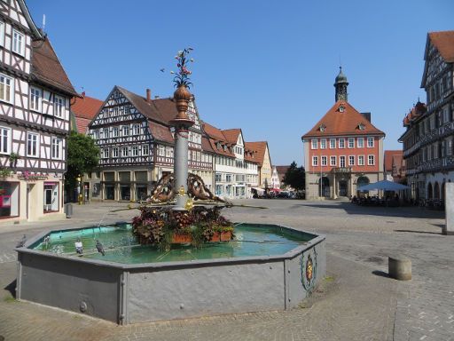 Schorndorf, Deutschland, Marktplatz mit Brunnen im Hintergrund das Rathaus