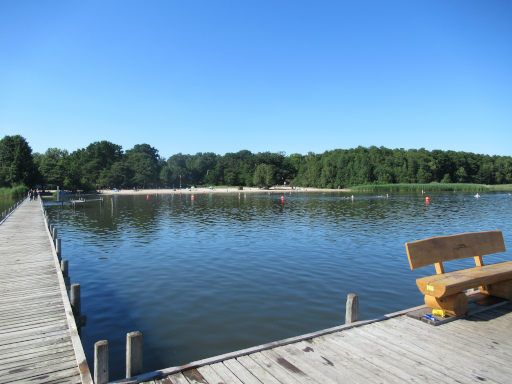Steinhuder Meer, Deutschland, Blick vom Steg auf den wei&szlig;en Sandstrand