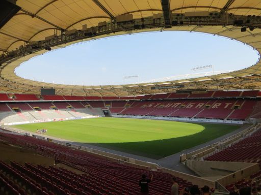 Stuttgart, Deutschland, Mercedes–Benz Arena, Stadion mit Rasenfläche